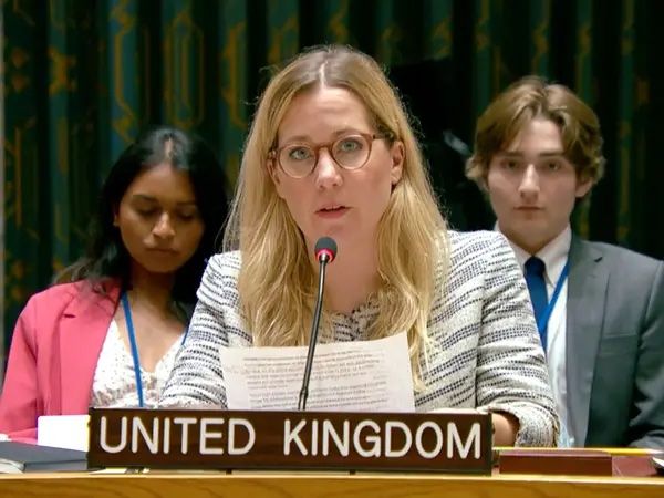 بریتانیا له طالبانو غوښتي چې د ښځو او نجونو پر وړاندې خپله 'له کرکې ډکه' پالیسي بدله کړي