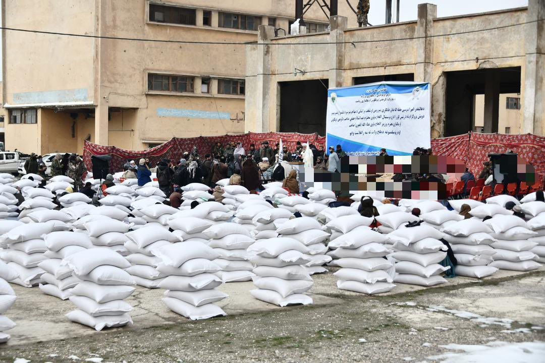 طالبانو په درېیو ولایتونو کې پر څه باندې ۳۰۰۰ کورنیو خوراکي توکي او نغدې پیسې وېشلې دي