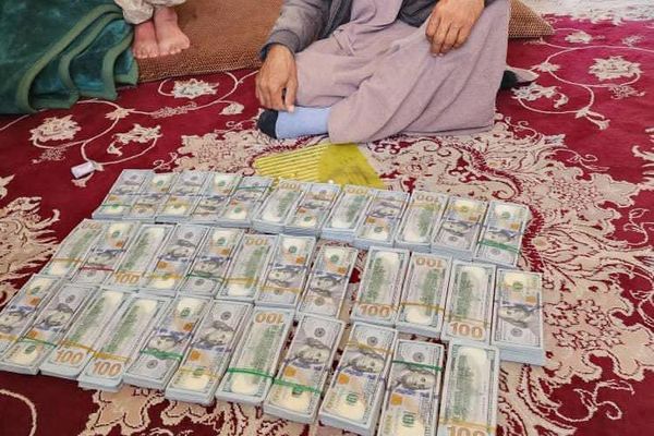 نیروهای سرحدی طالبان مانع قاچاق ۳۵۰ هزار دالر به ایران شدند