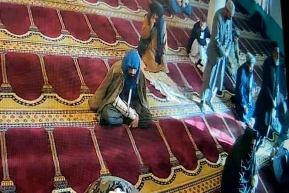 یک افسر ارشد امنیتی طالبان: بمبگذار انتحاری در محوطه مسجد منتظر حقانی بود
