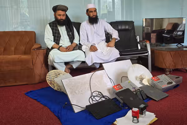 طالبانو په خوست کې د سټارلېنک انټرنېټ دوه دستګاوې نیولې دي