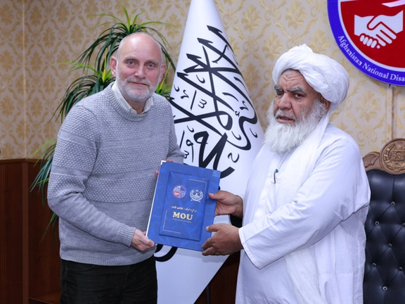 طالبانو له زلزلهځپلو کورنیو سره د مرستې په موخه له ډاکار موسسې سره یو هوکړهلیک لاسلیک کړ