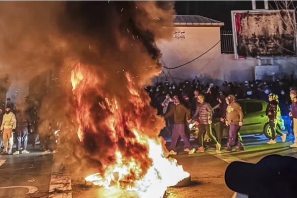 د ایران انټرنشنل د مدیرانو شورا: د ۱۲ زره ایراني وګړو ډلهییزه وژنه به غلې پاتې نه شي