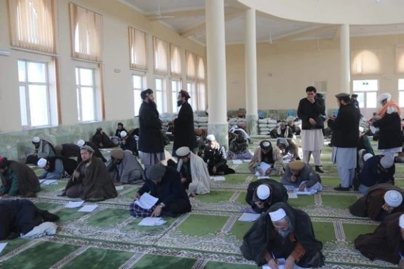 طالبان په فراه کې خپلو ۶۰۰ ملایانو ته د لېسانس او ماسټرۍ سندونه وېشي