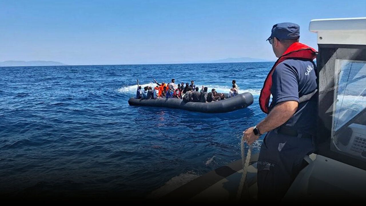 په ترکیه کې د پناه‌غوښتونکو د یوې بېړۍ ډوبېدو له امله ۱۹ افغانان مړه شوي دي