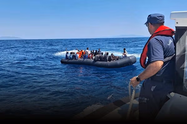 په ترکیه کې د پناهغوښتونکو د یوې بېړۍ ډوبېدو له امله ۱۹ افغانان مړه شوي دي