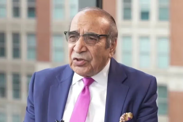 وزير الداخلية الأفغاني السابق: زعيم طالبان أنشأ قوة عسكرية شبيهة بالحرس الثوري الإيراني