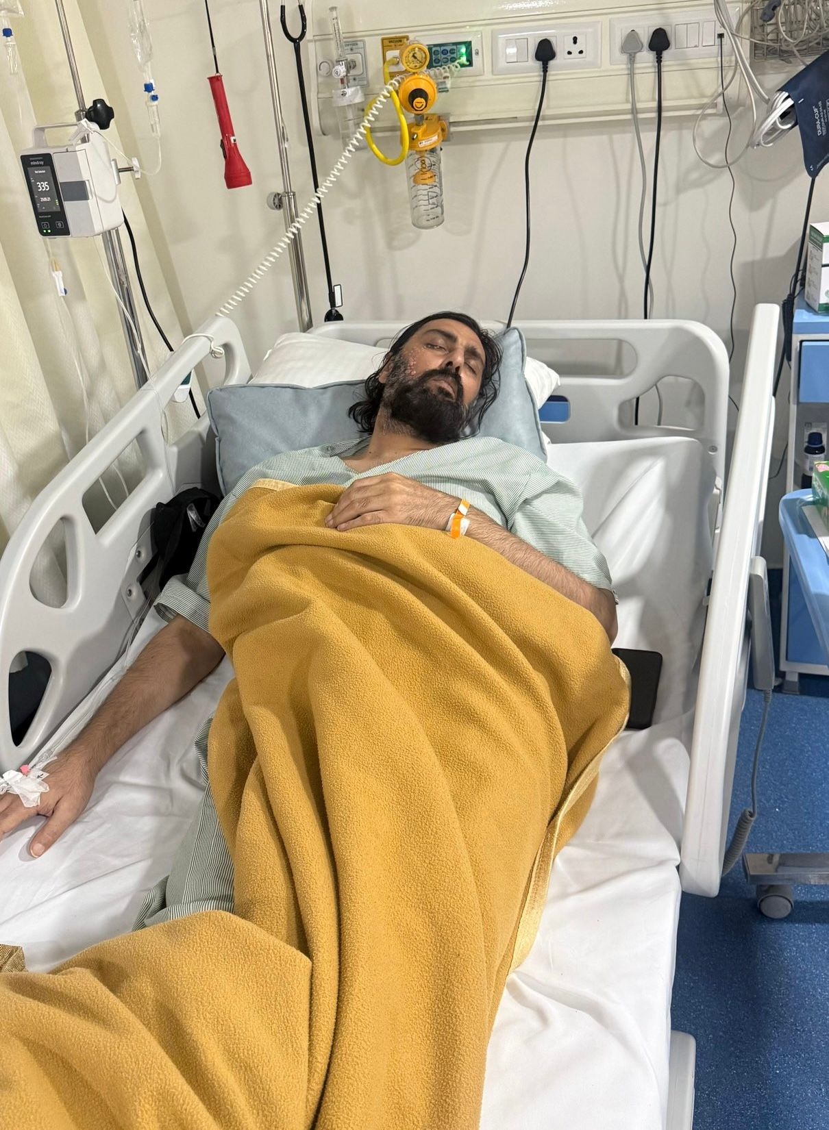 شاپور ځدراڼ د ناروغۍ په بستر کې؛ کرېکټ بورډ او نړیوالو لوبغاړو د همکاریو ژمنه کړې