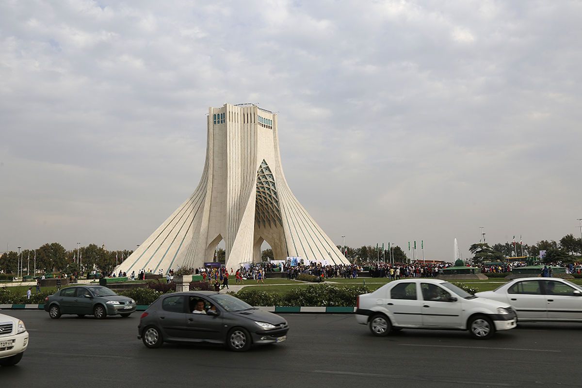 روزنامه رسالت: پذیرش مهاجران قانونی فرصتی برای ایران است