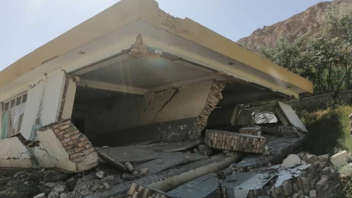راپورونه وايي، په فاریاب کې د زلزلې له امله یو ښوونځی نړېدلی دی