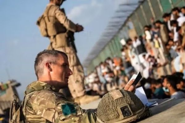 طالبانو له ایرانه غوښتي، چې د برېتانیا افغان همکارانو نوملړ په بدل کې دوی په رسمیت وپېژني