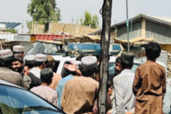 د لښکرګاه یو شمېر دوکاندارانو شکایت: « د طالبانو ښاروالۍ مو دوکانونه تړلي»