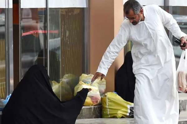 د پاکستان حکومت اندېښنه څرګنده کړې، چې یو شمېر وګړي یې په سعودي کې خیراتونه غواړي