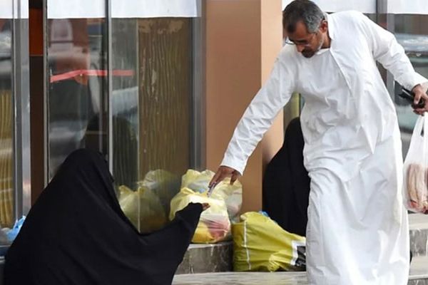 د پاکستان حکومت اندېښنه څرګنده کړې، چې یو شمېر وګړي یې په سعودي کې خیراتونه غواړي