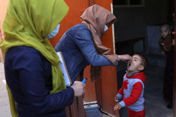 طالبان تطالب بزيادة دعم مؤسسة بيل غيتس في حملة لقاح شلل الأطفال