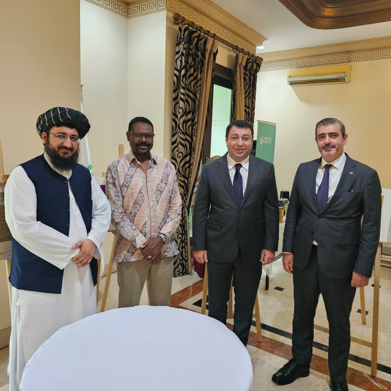 په انډونیزیا کې د طالبانو سفیر له ځینو بهرنیو ډیپلوماټانو سره لیدلي دي 