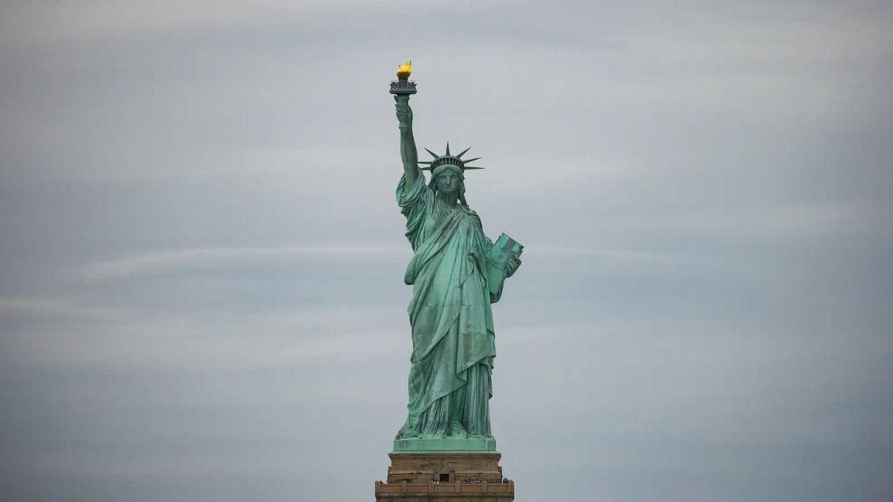 عضو پارلمان اروپا می‌گوید امریکا باید مجسمه آزادی را به فرانسه پس بدهد