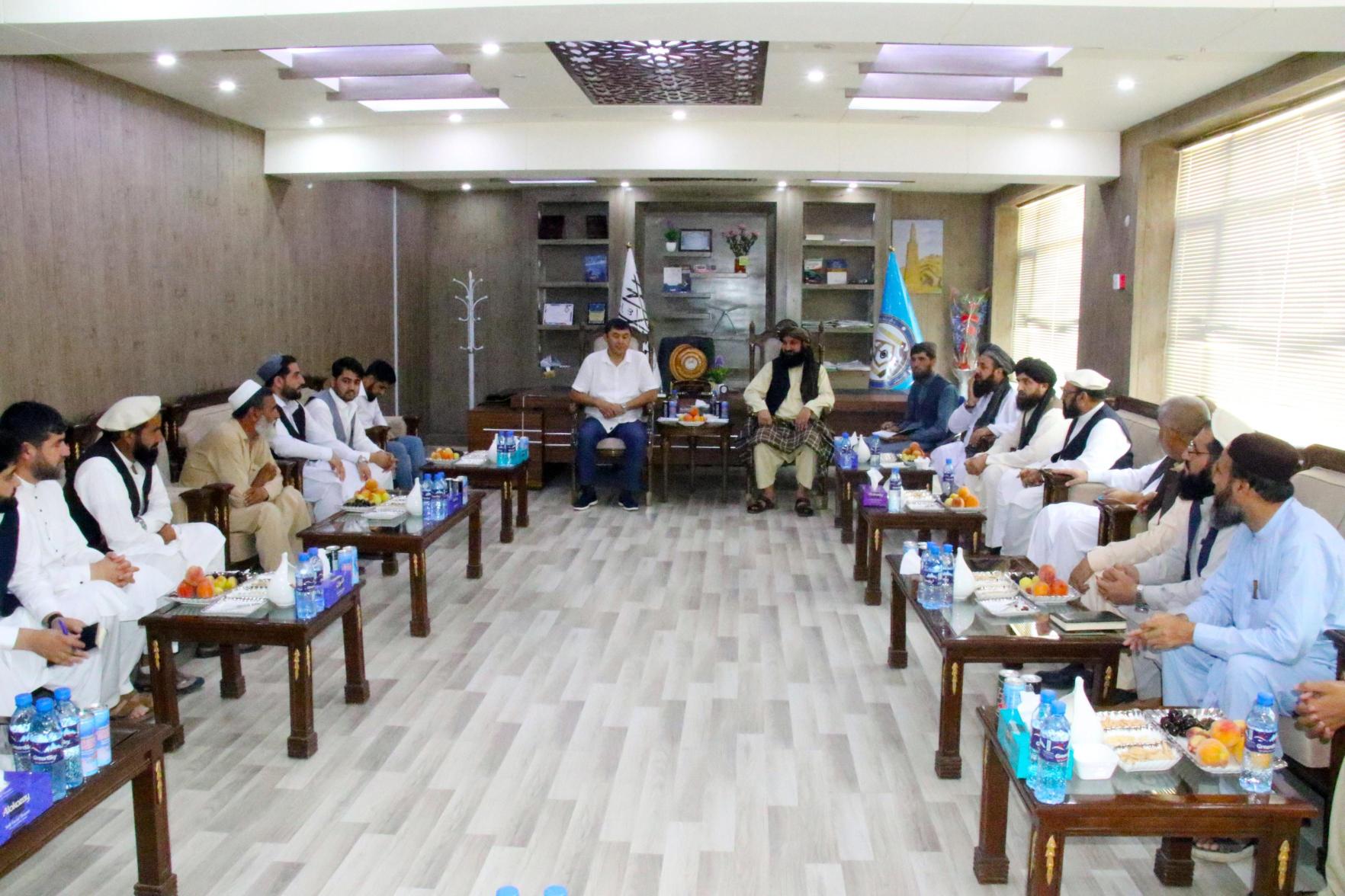 طالبانو او ازبکستاني سوداګرو د سوداګریزو اړیکو پر پراختیا او پانګونې خبرې وکړې
