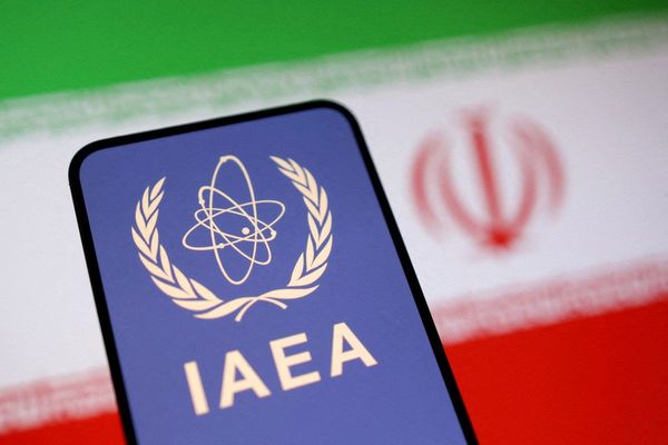 جمهوری اسلامی همکاری با آژانس بینالمللی انرژی اتمی را تعلیق میکند