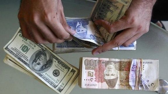 رئیس صرافان پاکستان میگوید که میلیونها دالر به افغانستان قاچاق میشود