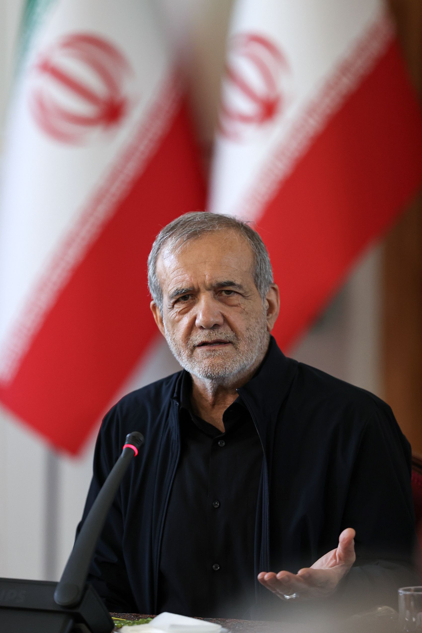 رئیس‌جمهور ایران بر تقویت روابط با افغانستان تاکید کرد