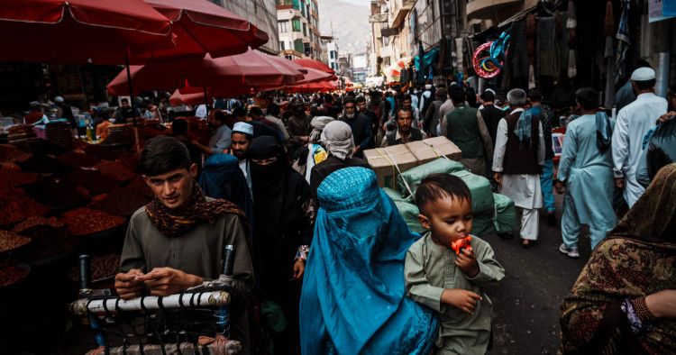 د منځني ختیځ انسټیټیوټ: ۱۱۰ زره افغانان په افغانستان کې د امریکا ویزو په تمه دي