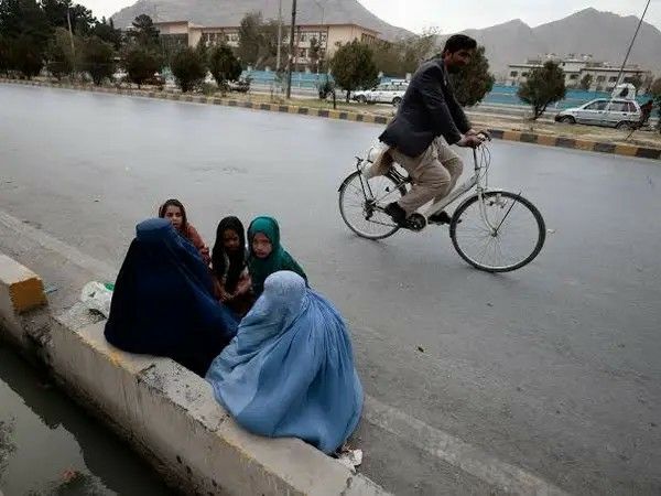 مقام سازمان ملل می‌گوید افغانستان در یک وضعیت همیشگی «اضطراری» قرار دارد 