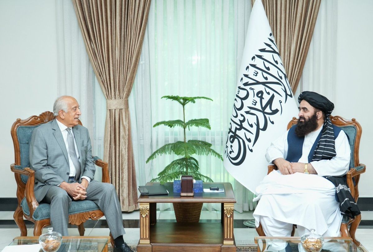 متقی و خلیل‌زاد درباره گسترش روابط طالبان و امریکا گفت‌وگو کردند