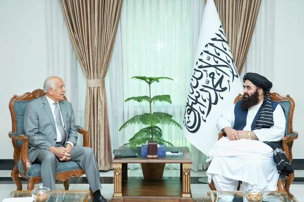 متقی و خلیلزاد درباره گسترش روابط طالبان و امریکا گفتوگو کردند