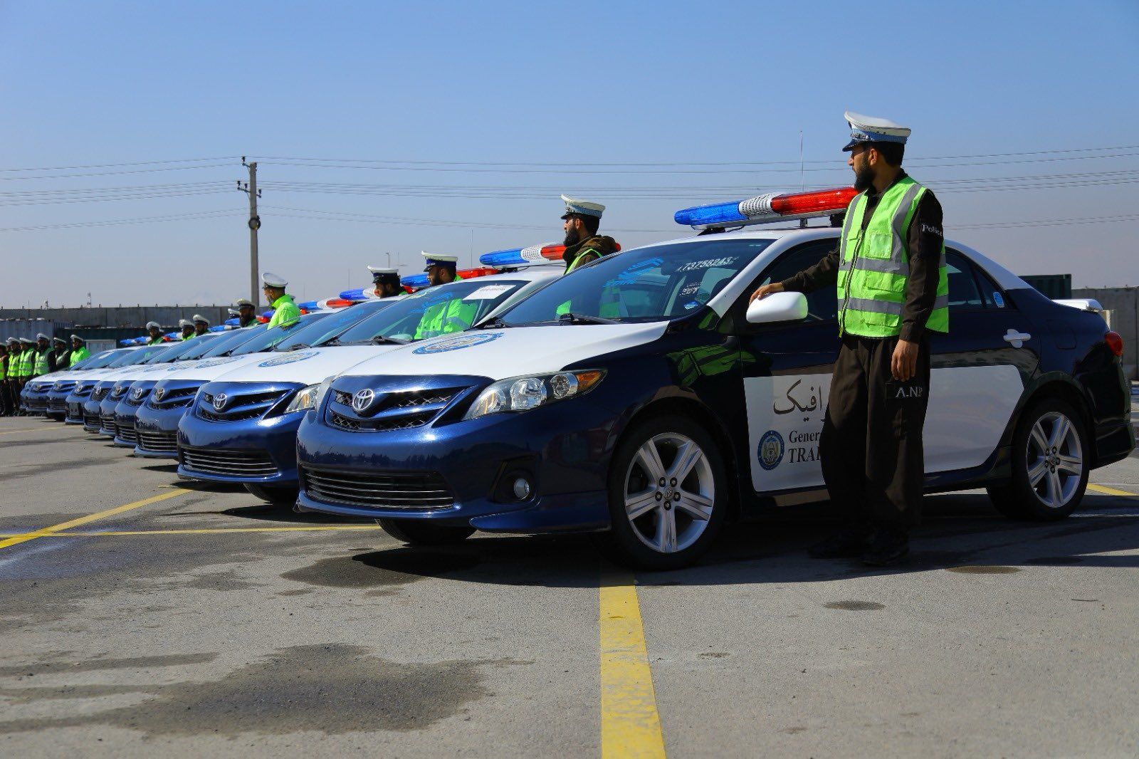 طالبان وایي د ترافیکو پولیسو ته یې د ښارونو په کچه نوي او عصري موټرې ورکړي دي