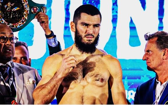 آرتور بیتربایف ورزشکار روسی/ کانادایی قهرمان بوکس دسته نیمه سنگین وزن جهان شد