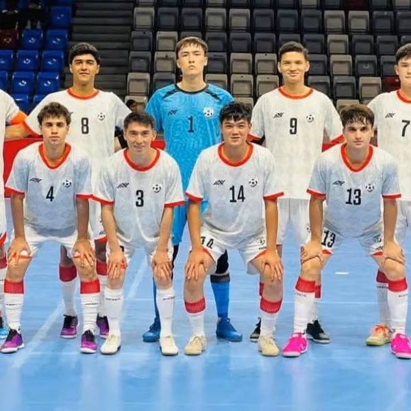 د افغانستان د فوټسال ملي لوبډلې تاریخي بریا ته ځینو سیاسي شخصیتونو غبرګونونه ښودلي