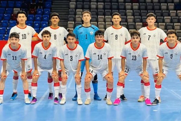 د افغانستان د فوټسال ملي لوبډلې تاریخي بریا ته ځینو سیاسي شخصیتونو غبرګونونه ښودلي