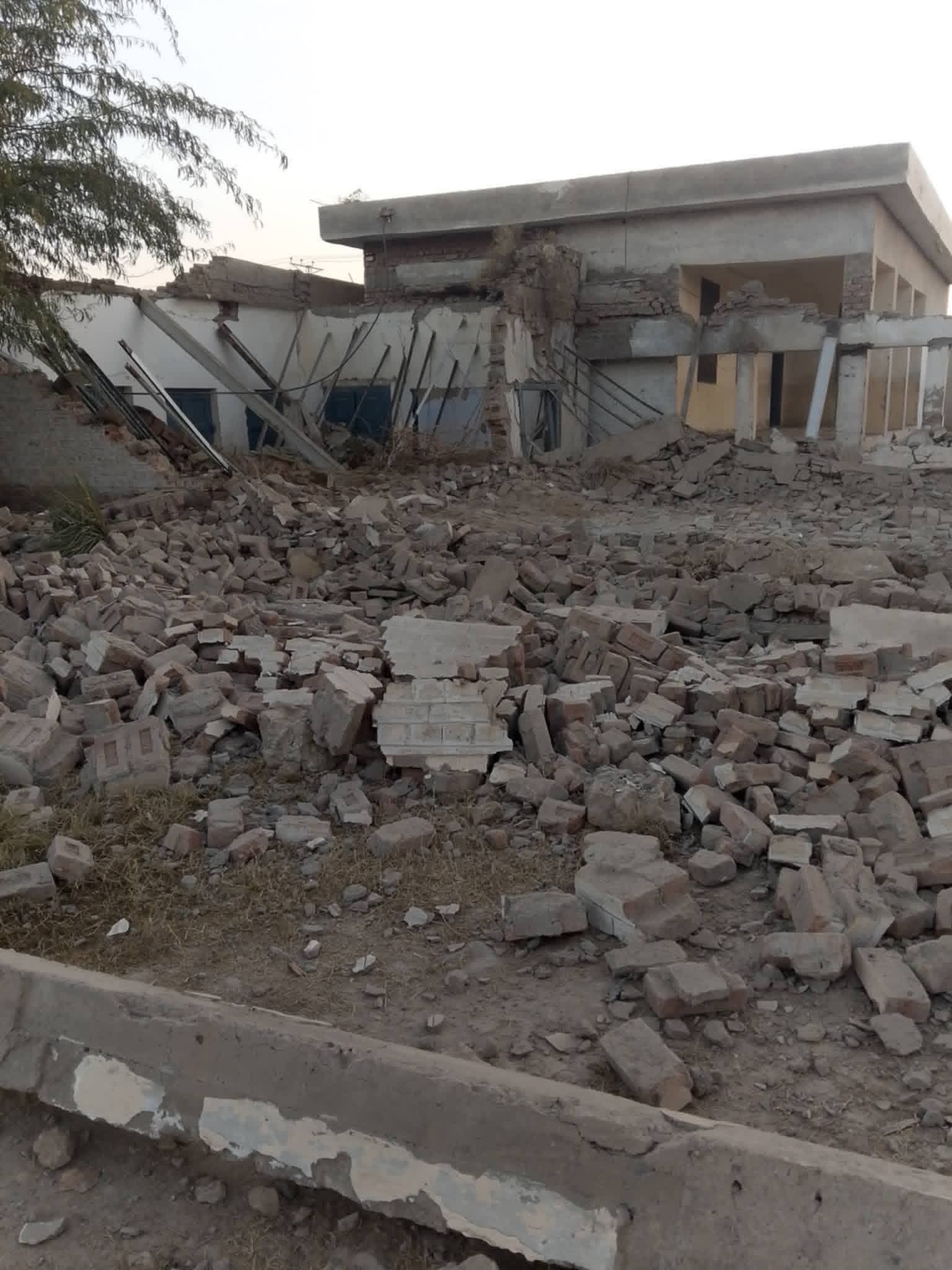 شمالي وزیرستان کې د یوه ښوونځي ودانۍ په بمونو الوځول شوې ده