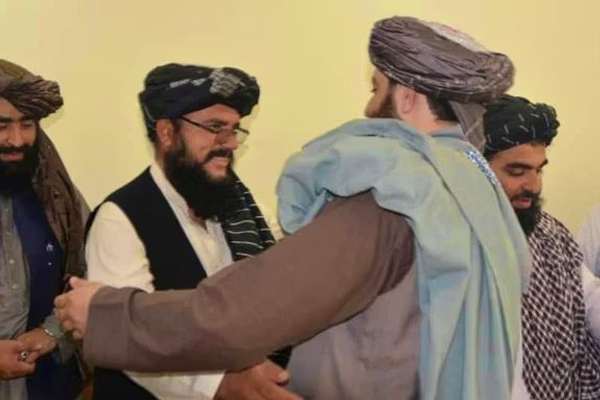 له قلم سره د طالبانو جګړه؛ څنګه سایبري سرتېري پر معتبرو خبریالانو برید کوي؟
