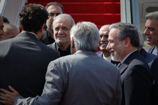 پزشکیان د سیمې د سولې په برخه کې د پاکستان هڅې وستایلې