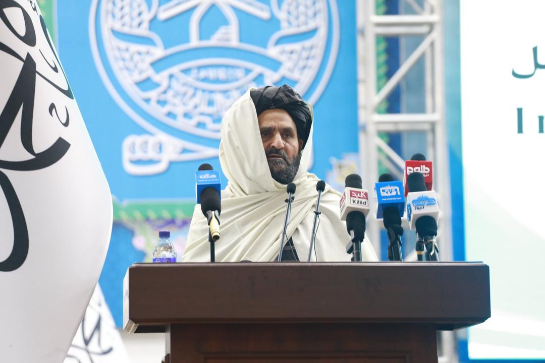 اختلاف در نشر تصویر زنده‌جان؛ ندیم از نشست آب در کابل صدا منتشر کرد اما ملا برادر تصویر