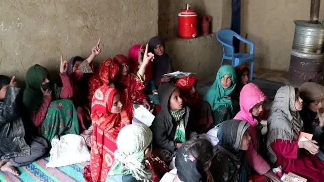 د ماشومو نجونو نړۍواله ورځ؛ افغانستان کې له خوارځواکۍ، فقر او کړاونو سره مخ دي