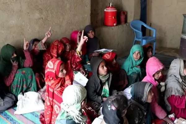 د ماشومو نجونو نړۍواله ورځ؛ افغانستان کې له خوارځواکۍ، فقر او کړاونو سره مخ دي