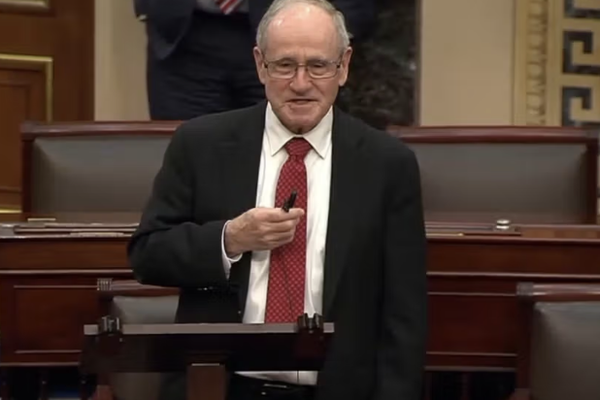 السيناتور الأمريكي: لا يجب أن تصل أي أموال إلى طالبان