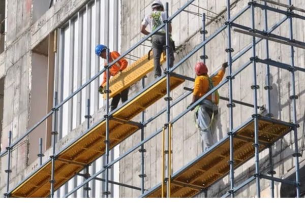 Sudden Expulsion of Afghan Workers ‘Neither Possible Nor Logical’, Says Iranian MP