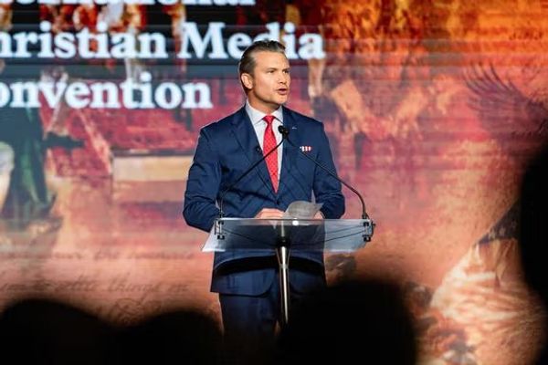 د امریکا دفاع وزیر: د ایران په اړه د ټرمپ لپاره ټول انتخابونه لاهم د مېز په سر دي