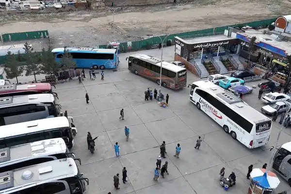 رانندگان بسهای مسافربری شمال: طالبان هزینههای ترانسپورتی را ۱۰ برابر افزایش داده است