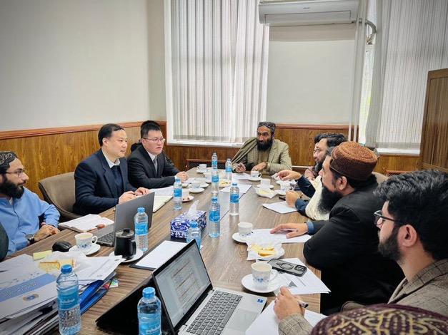 طالبان: چین غواړي د روغتیايي همکاریو د پراختیا لپاره افغانستان ته چینایي متخصصین ولېږي