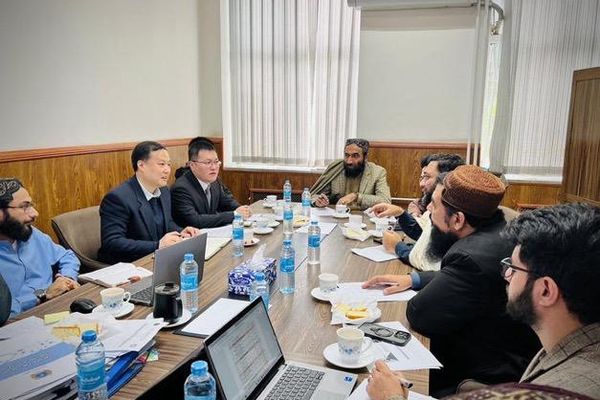 طالبان: چین غواړي د روغتیايي همکاریو د پراختیا لپاره افغانستان ته چینایي متخصصین ولېږي