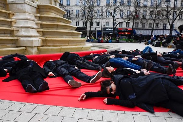 په پاریس کې مېشتو ایرانیانو د ایران د وروستي ازادي غوښتونکي غورځنګ د قربانیانو یاد تازه کړ