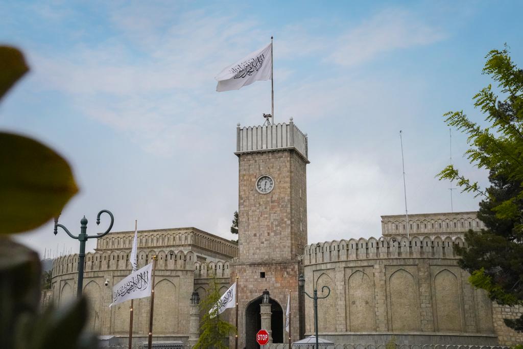 ارگ: پاکستان یک گام بردارد، ما دو گام برمی‌داریم