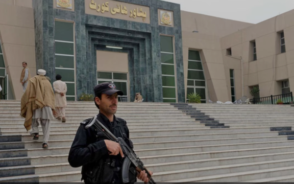 پېښور لوړه محکمه: هغو افغانانو ته د اوسېدو کارتونه ورکړئ چې له پاکستانیو سره یې ودونه کړي