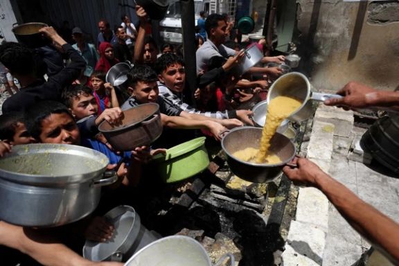 سربازان اسرائیلی به سوی جمعیت گرسنه در مرکز توزیع کمک در رفح تیراندازی کردند