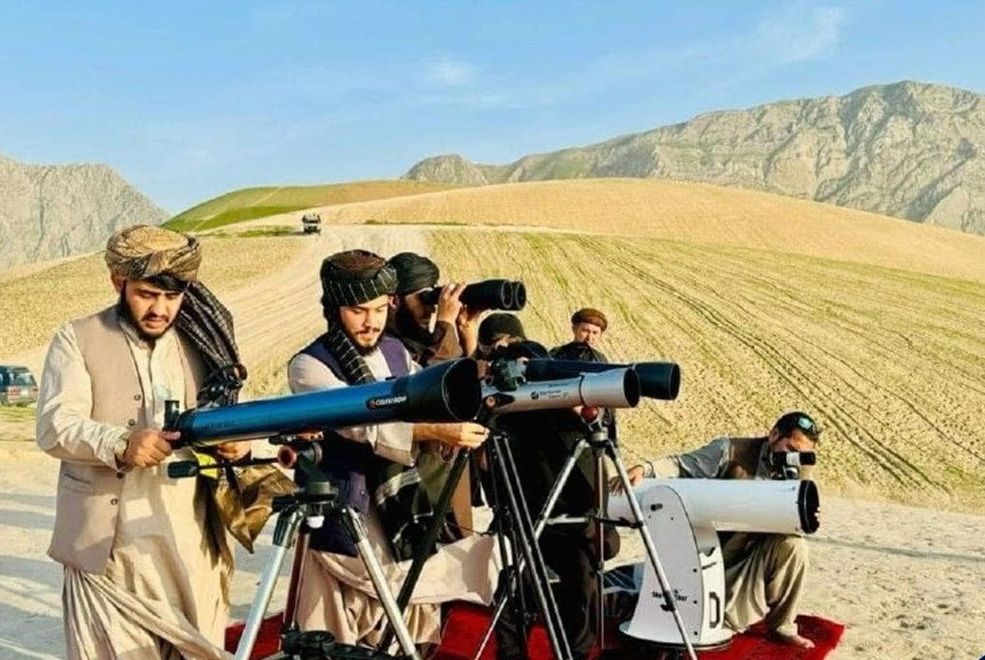 د کوچني اختر په درشل کې؛ طالبانو له خلکو غوښتي چې د میاشتې د لیدو هڅه وکړي